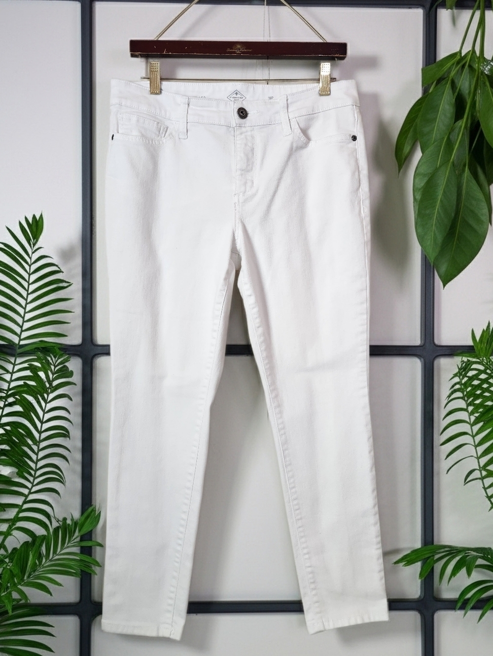 St. John's Bay Skinny Leg White Cropped Jeans Size 10P